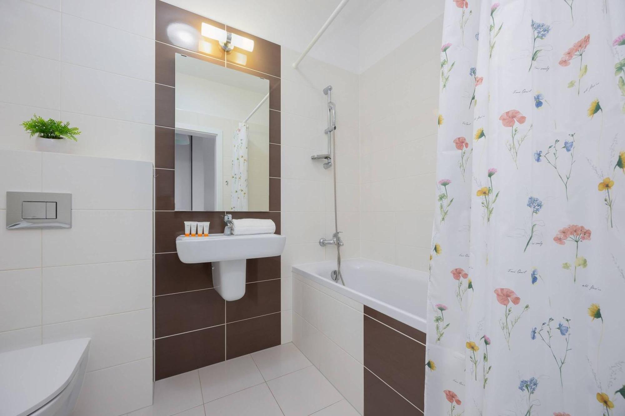 Apartment Bright With Parking Near The Pge National Stadium By Renters Warschau